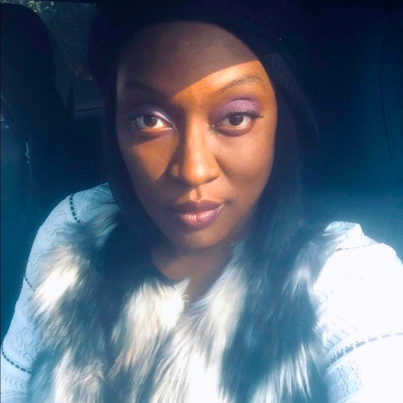 Meet Your Posher - Juanita - Picture 1 of 5